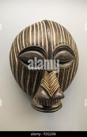 Masque en bois kifwebe africain Banque D'Images