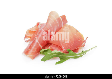 Tranche de prosciutto ou de jambon avec des feuilles de roquette Banque D'Images