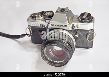 Lancée en 1979, l'OM10 est un appareil photo d'entrée de gamme AE avec mesure de la lumière TTL directe. Un prix abordable, d'entraînement du moteur de lève-vitre ( Banque D'Images