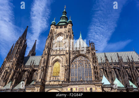 Prague Cathédrale St Vitus vue sur le château de Prague depuis la troisième cour République tchèque, Europe bâtiments de renommée mondiale Banque D'Images