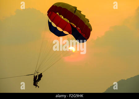 Silhouette de parapente Banque D'Images