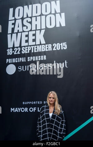 Londres, Royaume-Uni. 18 septembre 2015. Les membres du public de montrer leurs dernières street fashions comme la Semaine de la mode de Londres lance à sa nouvelle salle à Brewer Street Car Park à Soho. Crédit : Stephen Chung / Alamy Live News Banque D'Images