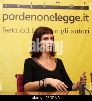 Pordenone, Italie. 18 Septembre, 2015. L'écrivain italien Ginevra Lamberti assiste au conférence de presse pendant un événement littéraire pordenonelegge.it le 18 septembre, 2015 à Pordenone Crédit : Andrea Spinelli/Alamy Live News Banque D'Images