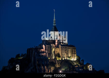 Mont Saint-Michel / Saint Michael's Mount la nuit, Basse-normandie, France Banque D'Images