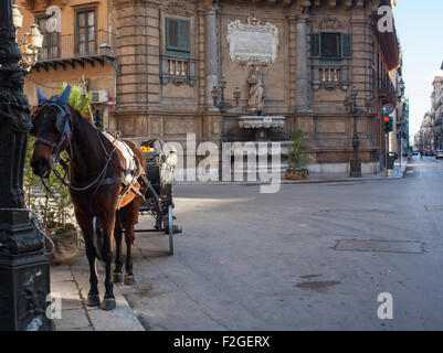 Dans les Quattro Canti en la place baroque de Palerme, Italie Banque D'Images