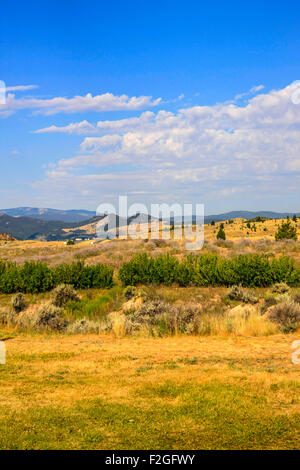 Les plaines d'armoise du Montana, l'État surnommé 'Big Sky Country' pour une raison.... Banque D'Images
