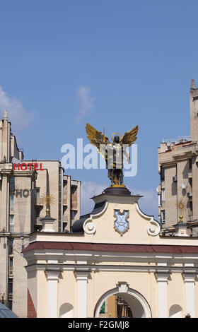 Angel statue, place de l'indépendance à Kiev Banque D'Images