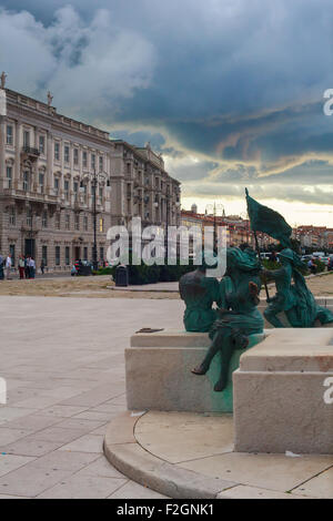 TRIESTE, Italie - Septembre 22 : Vue du monument de Trieste et les bâtiments le 22 septembre 2014 Banque D'Images