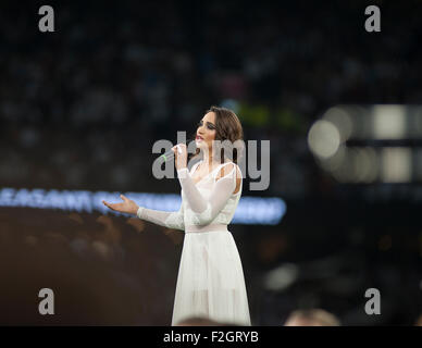 Le stade de Twickenham, London, UK. 18 Septembre, 2015. Soprano Laura Wright effectue dans le monde Union européenne à la cérémonie d'ouverture de la Coupe du Monde de Rugby 2015. Credit : Malcolm Park editorial/Alamy Live News Banque D'Images