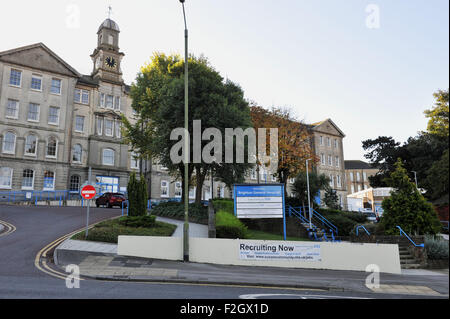 Brighton, UK. 20 Oct, 2015. Une bannière est allé jusqu'à l'extérieur de l'Hôpital général de Brighton pour les infirmières demandent , professionnels de la Santé et du personnel de soutien d'appliquer pour un travail dans la Communauté Sussex NHS Trust photographie prise par Simon Dack/Alamy Live News Banque D'Images