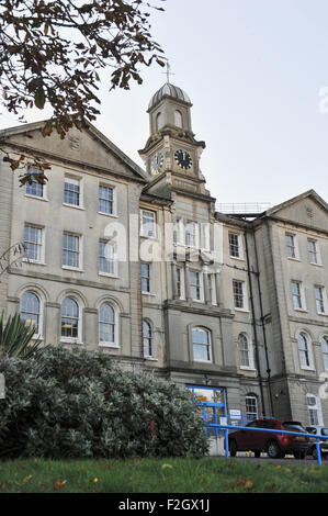 Brighton, UK. 20 Oct, 2015. Une bannière est allé jusqu'à l'extérieur de l'Hôpital général de Brighton pour les infirmières demandent , professionnels de la Santé et du personnel de soutien d'appliquer pour un travail dans la Communauté Sussex NHS Trust photographie prise par Simon Dack/Alamy Live News Banque D'Images