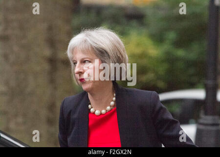 Westminster London,UK. 20 octobre 2015. Ministre de l'intérieur Theresa peut MP assiste à la réunion hebdomadaire du cabinet à Downing Street Crédit : amer ghazzal/Alamy Live News Banque D'Images