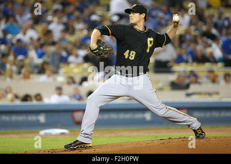 Los Angeles, CA, USA. 18 Sep, 2015. Le lanceur partant des Pirates de Pittsburgh, Jeff Locke # 49 rend le départ pour les pirates dans le jeu entre les Pirates de Pittsburgh et Les Dodgers de Los Angeles, le Dodger Stadium à Los Angeles, CA. Photographe : Peter Renner and Co pour Cal Sport Media/Alamy Live News Banque D'Images