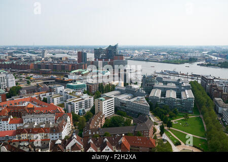 Hambourg, Allemagne - le 14 août 2015 : vue aérienne sur Hambourg à partir de l'Église, est la deuxième plus grande ville d'Allemagne Banque D'Images