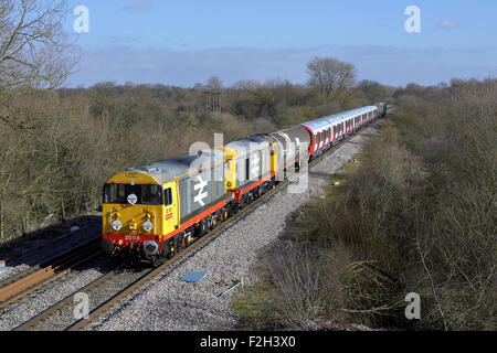 20118 & 20132 head 7X23 0933 Litchurch Derby Lane - Old Dalby LUL stock déplacer par Clay Mills le 28 Mar 2015. Banque D'Images