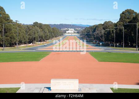 ANZAC parade et Parlement chambre vue depuis le Mémorial Australien de la guerre à Canberra, la capitale de l'Australie Banque D'Images