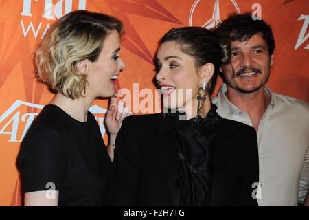 Los Angeles, CA, USA. 18 Sep, 2015. Sarah Paulson, Amanda Peet, Pedro Pascal au niveau des arrivées de variété et de Women in Film Pre-Emmy Célébration annuelle, Gracias Madre à West Hollywood, Los Angeles, CA Septembre 18, 2015. Credit : Sara Cozolino/Everett Collection/Alamy Live News Banque D'Images