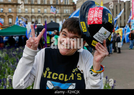 Glasgow, Ecosse, Royaume-Uni. 19 Septembre, 2015. Environ 1 500 manifestants ont participé à un rassemblement à George Square, Glasgow, Ecosse à l'appui de l'indépendance de l'Ecosse et le 'oui' en campagne, un an après le référendum qui a abouti à une majorité de 55 % vote pour "non". La manifestation a été abordée par Tommy Sheridan, un ex-MSP, qui est un partisan d'un transfert de l'Écosse et chef de l'espoir pour la Liberté' groupe politique. Credit : Findlay/Alamy Live News Banque D'Images