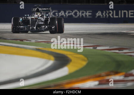 Singapour, Singapour. 19 Sep, 2015. LEWIS HAMILTON de Grande-Bretagne et Mercedes AMG Petronas F1 Team durs pendant la séance de qualifications de la Formule 1 2015 Grand Prix de Singapour à Marina Bay Street Circuit, à Singapour. Credit : James/Gasperotti ZUMA Wire/Alamy Live News Banque D'Images