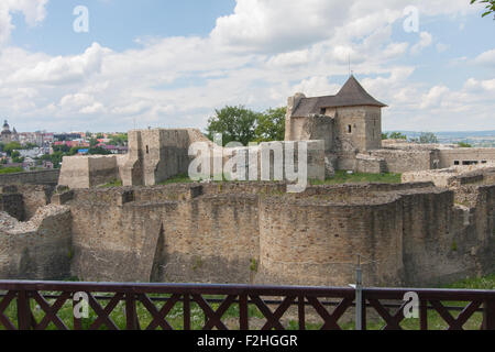 Suceava, Roumanie - 01 juillet, 2015 : les ruines du château médiéval dans la ville de Suceava Banque D'Images