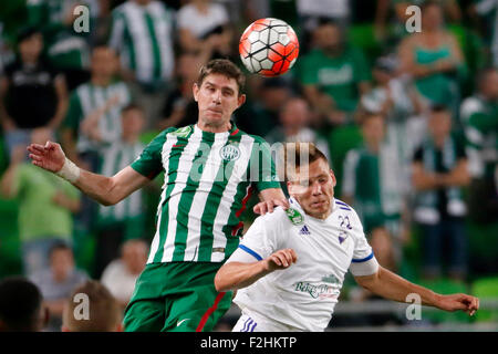 Budapest, Hongrie. 19 Septembre, 2015. La bataille entre Zoltan Gera de Ferencvaros (l) et Adam Viczian de B'csaba au cours de Ferencvaros Békéscsaba vs OTP Bank League football match à Groupama Arena. Credit : Laszlo Szirtesi/Alamy Live News Banque D'Images