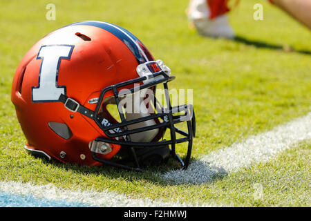 Chapel Hill, NC, USA. 19 Sep, 2015. NCAA football se rencontreront entre les combats Illini de l'Illinois et le North Carolina Tarheels à Kenan Memorial Stadium à Chapel Hill, NC. Scott Kinser/CSM/Alamy Live News Banque D'Images