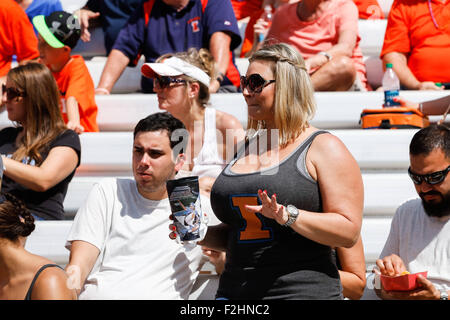 Chapel Hill, NC, USA. 19 Sep, 2015. NCAA football se rencontreront entre les combats Illini de l'Illinois et le North Carolina Tarheels à Kenan Memorial Stadium à Chapel Hill, NC. Scott Kinser/CSM/Alamy Live News Banque D'Images