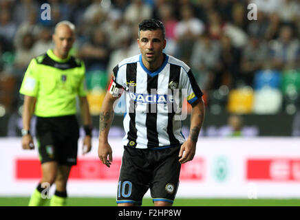 Udine, Italie. 19 Septembre, 2015. L'avant de l'Udinese, Antonio Di Natale a l'air au cours de la Serie A italienne match de football entre l'Udinese Calcio à Empoli v Stade Friuli le 19 septembre, 2015 à Udine. Credit : Andrea Spinelli/Alamy Live News Banque D'Images