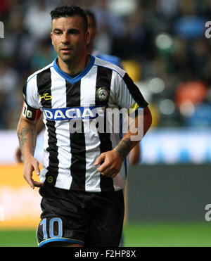 Udine, Italie. 19 Septembre, 2015. L'avant de l'Udinese, Antonio Di Natale a l'air au cours de la Serie A italienne match de football entre l'Udinese Calcio à Empoli v Stade Friuli le 19 septembre, 2015 à Udine. Credit : Andrea Spinelli/Alamy Live News Banque D'Images