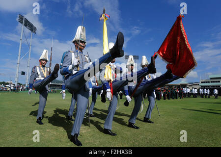 (150920) -- BASSETERRE, 20 Septembre, 2015 (Xinhua) -- Photo fournie par la Présidence du Venezuela montre les membres de l'université militaire bolivarienne du Venezuela participant à la parade à l'occasion du 32e anniversaire de l'indépendance de Saint Kitts et Nevis après avoir été un État libre associé au Royaume-Uni, dans la ville de Basseterre, la capitale de Saint Kitts-et-Nevis, le 19 septembre 2015. Selon la presse locale, le Vice-président vénézuélien Jorge Arreaza et Ministre des affaires étrangères du Venezuela Delcy Rodriguez ont assisté à la commémoration de l'indépendance obtenue en 1983 par le s Banque D'Images
