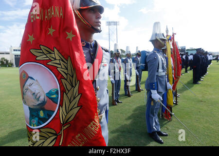 (150920) -- BASSETERRE, 20 Septembre, 2015 (Xinhua) -- Photo fournie par la Présidence du Venezuela montre les membres de l'université militaire bolivarienne du Venezuela participant à la parade à l'occasion du 32e anniversaire de l'indépendance de Saint Kitts et Nevis après avoir été un État libre associé au Royaume-Uni, dans la ville de Basseterre, la capitale de Saint Kitts-et-Nevis, le 19 septembre 2015. Selon la presse locale, le Vice-président vénézuélien Jorge Arreaza et Ministre des affaires étrangères du Venezuela Delcy Rodriguez ont assisté à la commémoration de l'indépendance obtenue en 1983 par le s Banque D'Images