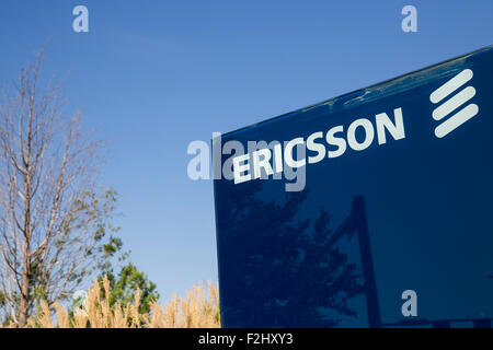 Un logo affiche à l'extérieur d'un établissement occupé par Ericsson à Plano, Texas le 12 septembre 2015. Banque D'Images