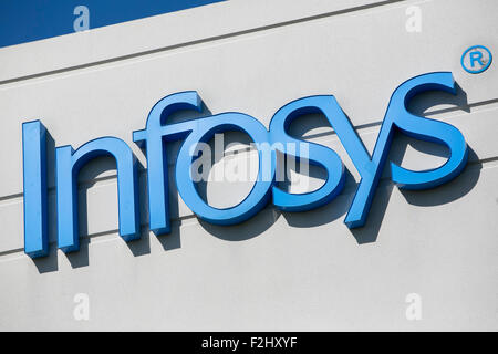 Un logo affiche à l'extérieur d'un établissement occupé par Infosys Limited dans la région de Plano, Texas le 12 septembre 2015. Banque D'Images