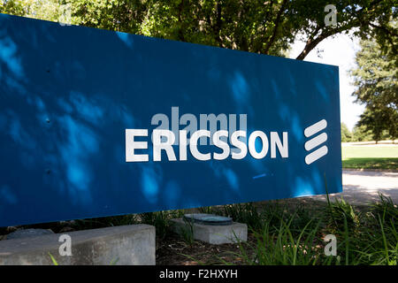 Un logo affiche à l'extérieur d'un établissement occupé par Ericsson à Plano, Texas le 12 septembre 2015. Banque D'Images