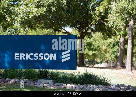 Un logo affiche à l'extérieur d'un établissement occupé par Ericsson à Plano, Texas le 12 septembre 2015. Banque D'Images