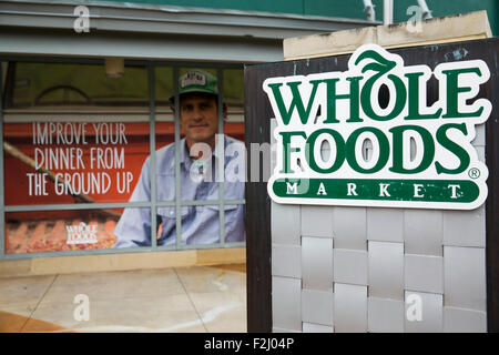 Un logo affiche à l'extérieur de l'administration centrale et un magasin de Whole Foods Market Inc., à Austin, Texas, le 11 septembre 2015. Banque D'Images