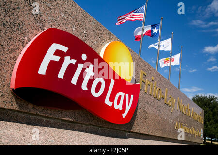 Un logo affiche à l'extérieur du siège de Frito-Lay, Inc., une filiale de PepsiCo, à Plano, Texas le 12 septembre 2015. Banque D'Images