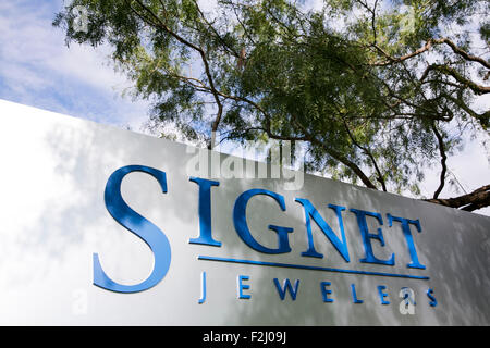 Un logo affiche à l'extérieur d'un établissement occupé par signet Jewelers Limited à Irving au Texas le 13 septembre 2015. Banque D'Images
