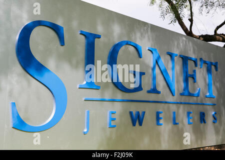 Un logo affiche à l'extérieur d'un établissement occupé par signet Jewelers Limited à Irving au Texas le 13 septembre 2015. Banque D'Images