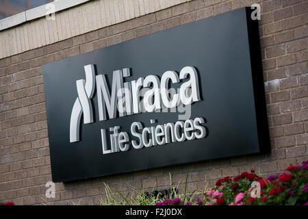 Un logo affiche à l'extérieur du siège de Miraca Life Sciences à Irving au Texas le 13 septembre 2015. Banque D'Images
