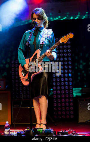 Turin, Italie. 19 Sep, 2015. Chanteur et auteur-compositeur italien Carmen Consoli, surnommée la Cantantessa, joué en concert au Festival Ritmika avec sa tournée 'L'Abitudine di tornare'. Il a le même nom du dernier album de Carmen Consoli a un disque d'or. Crédit : Elena Aquila/Pacific Press/Alamy Live News Banque D'Images