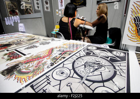 Turin, Italie. 19 Sep, 2015. C'est retour à la sixième Palavela tatoueurs italien, le festival de l'art de tatouage et sera accueilli 250 artistes de tatouage et tatoueurs. © Elena Aquila/Pacific Press/Alamy Live News Banque D'Images