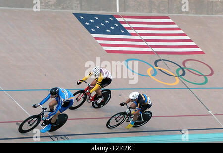 Colorado Springs, Colorado, États-Unis. 19 Sep, 2015. Men's course scratch action pendant l'USA Cycling Collegiate Voie Championnats Nationaux, United States Olympic Training Center vélodrome, Colorado Springs, Colorado. Credit : csm/Alamy Live News Banque D'Images