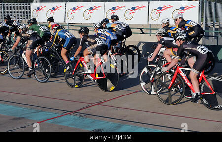 Colorado Springs, Colorado, États-Unis. 19 Sep, 2015. Course Scratch action pendant l'USA Cycling Collegiate Voie Championnats Nationaux, United States Olympic Training Center vélodrome, Colorado Springs, Colorado. Credit : csm/Alamy Live News Banque D'Images