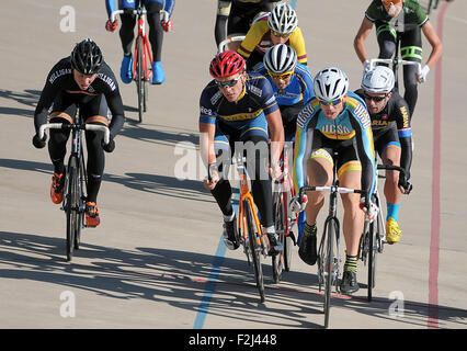 Colorado Springs, Colorado, États-Unis. 19 Sep, 2015. Men's course scratch à la qualification USA Vélo Collegiate Voie Championnats Nationaux, United States Olympic Training Center vélodrome, Colorado Springs, Colorado. Credit : csm/Alamy Live News Banque D'Images