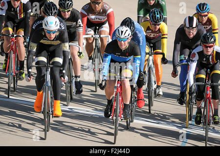 Colorado Springs, Colorado, États-Unis. 19 Sep, 2015. Men's course scratch à la qualification USA Vélo Collegiate Voie Championnats Nationaux, United States Olympic Training Center vélodrome, Colorado Springs, Colorado. Credit : csm/Alamy Live News Banque D'Images