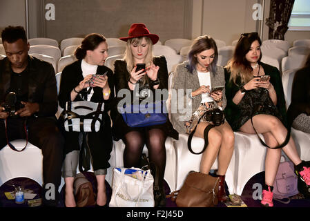 Londres, Royaume-Uni. 19 Septembre, 2015. Les participants à la London Fashion week a l'annexe de la mode au plus grand Connaught Rooms , , Londres. Credit : Voir Li/Alamy Live News Banque D'Images