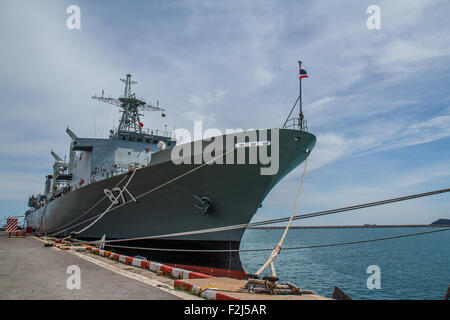 La frégate rapide ,FF battle ship a été montré pour les Thaïlandais et touristiques à visiter à Sattahip Naval Base Banque D'Images