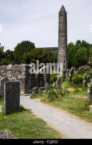 L'établissement monastique de Glendalough dans le comté de Wicklow, en Irlande. Banque D'Images