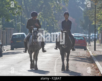 Wimbledon London,UK. 20 septembre 2015. Les cavaliers sur une journée d'automne ensoleillée à Wimbledon : Crédit amer ghazzal/Alamy Live News Banque D'Images